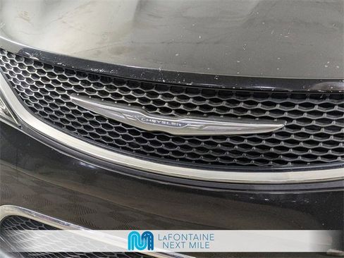 Used 2017 Chrysler Pacifica Limited w/ UConnect Theater Package image 9