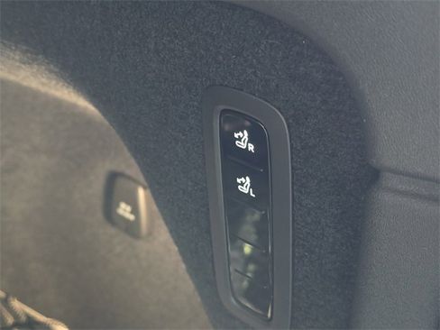 New 2025 Volvo EX90 Plus w/ Protection Package Premier image 32