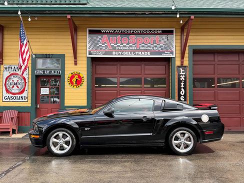 Used 2006 Ford Mustang GT RWD image 9