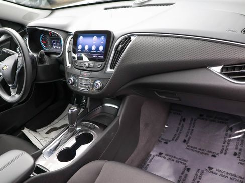 Used 2019 Chevrolet Malibu LT FWD image 30
