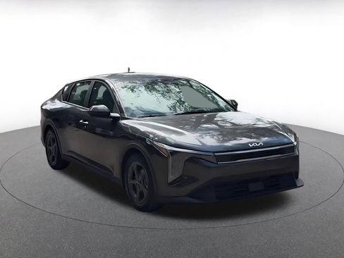 Used 2025 Kia K4 LXS image 3
