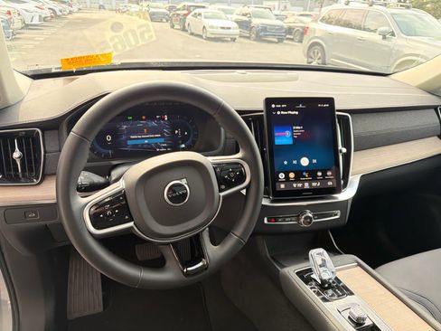 Certified 2025 Volvo XC90 B6 Plus image 25