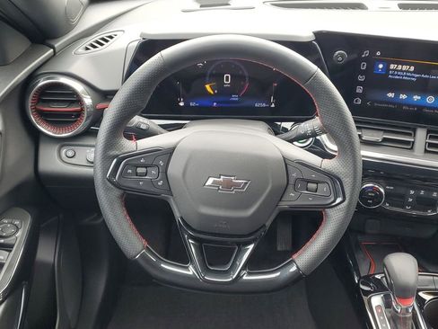 Used 2025 Chevrolet Trax RS w/ Sunroof Package image 26