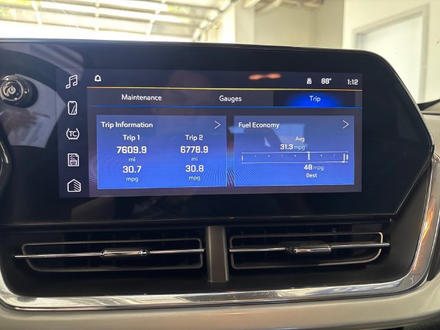 Used 2025 Chevrolet Trax LT FWD image 11
