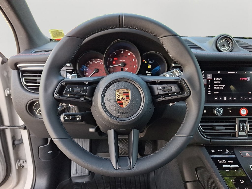 Used 2024 Porsche Macan AWD/4WD image 21