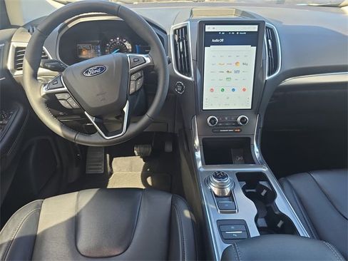 Used 2022 Ford Edge Titanium image 17