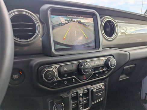 Used 2023 Jeep Wrangler Sahara image 30