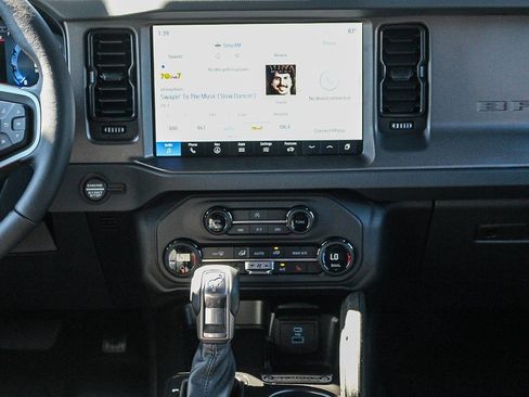 New 2025 Ford Bronco Badlands image 14