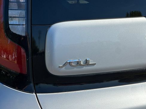 Used 2019 Kia Soul FWD image 26