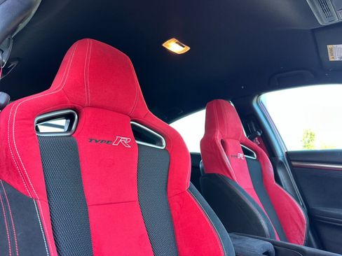 Used 2018 Honda Civic Type R image 17