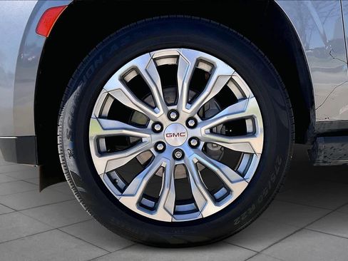 Used 2022 GMC Yukon XL Denali image 10