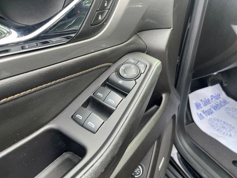 Used 2020 Chevrolet Traverse LT w/ LT Premium Package image 21