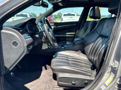 Used 2018 Chrysler 300 S w/ 300S Premium Group RWD image 22