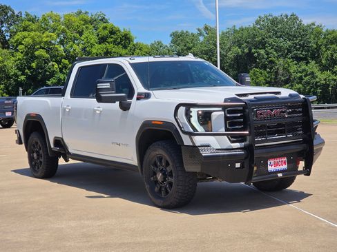 Used 2025 GMC Sierra 2500 AT4 w/ AT4 Premium Plus Package AWD/4WD image 11