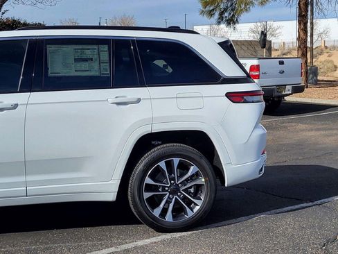 New 2024 Jeep Grand Cherokee Overland w/ Luxury Tech Group IV image 4