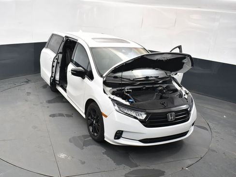 Used 2023 Honda Odyssey Sport image 17