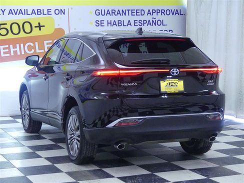 Used 2021 Toyota Venza XLE image 5