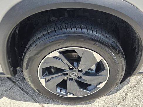 Used 2025 Nissan Rogue SV FWD image 9
