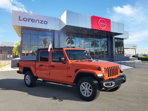 Used 2023 Jeep Gladiator Sport image 3