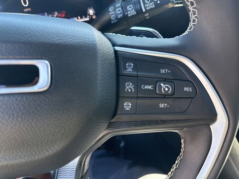 Used 2023 Jeep Grand Cherokee Altitude image 39