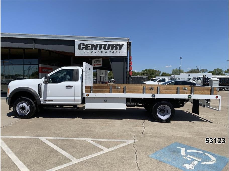 Used 2023 Ford F550 Luxury RWD image 4
