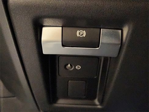 Used 2024 Land Rover Defender 110 X-Dynamic SE image 21