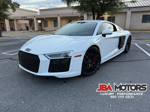 Used 2018 Audi R8 V10 w/ Carbon Exterior Package image 24
