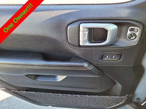 Used 2024 Jeep Wrangler Unlimited Sahara AWD/4WD image 27
