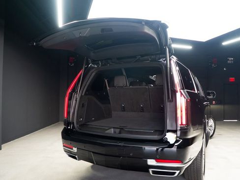 Used 2025 Cadillac Escalade ESV Premium Luxury AWD/4WD image 55