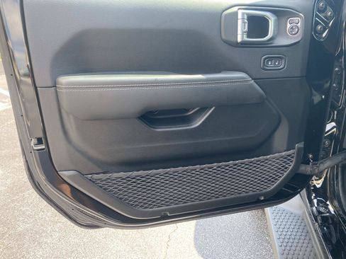 Used 2021 Jeep Wrangler Unlimited Sahara AWD/4WD image 19