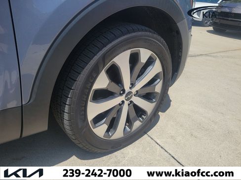 Used 2022 Kia Telluride EX w/ EX Premium Package FWD image 6