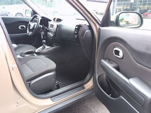 Used 2016 Kia Soul FWD image 6