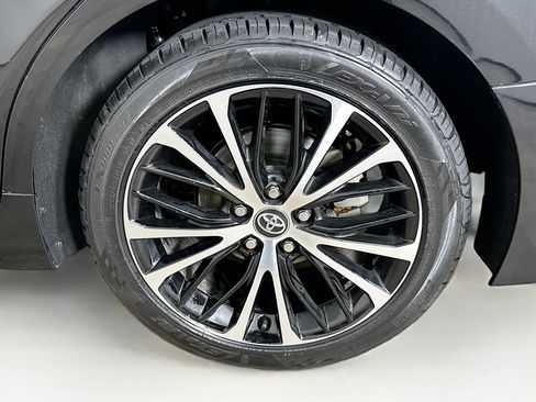 Used 2020 Toyota Camry SE image 11