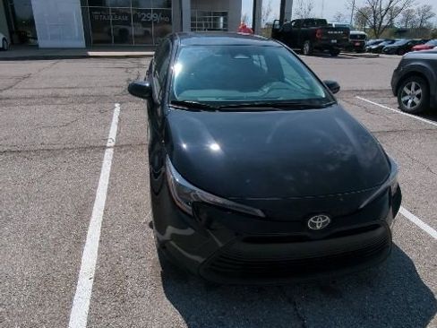 Used 2024 Toyota Corolla LE image 4