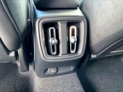 Used 2023 Volvo XC40 Recharge Plus w/ Protection Package Premier image 38