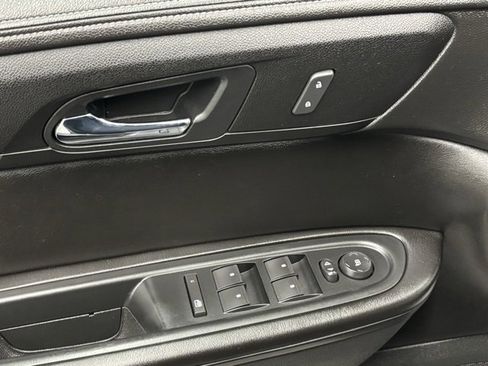 Used 2015 GMC Acadia SLE image 14