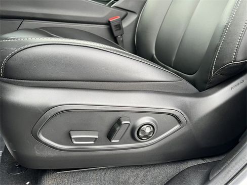 New 2025 Jeep Grand Cherokee Limited w/ Black Appearance Package image 10