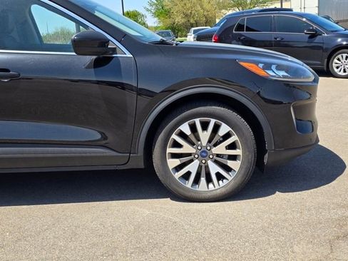 Used 2022 Ford Escape Titanium image 9