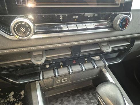 Used 2023 Chevrolet Colorado LT image 51