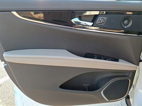 Used 2021 Lincoln Nautilus Reserve w/ Equipment Group 201A image 12