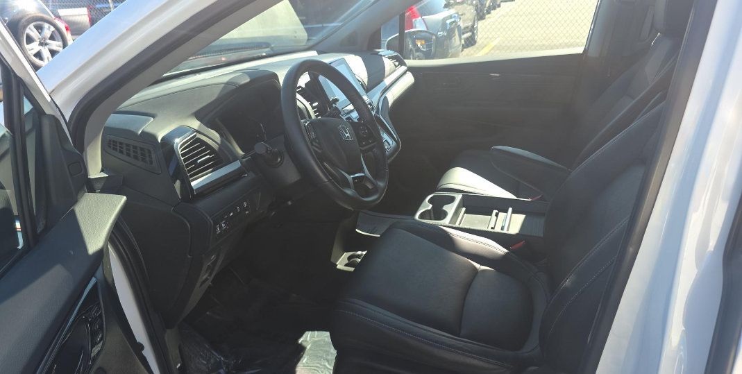 Used 2023 Honda Odyssey Touring image 11