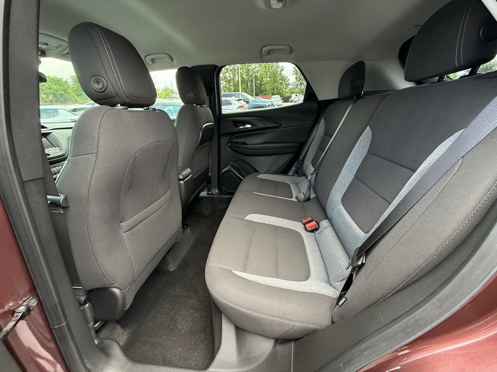 Used 2023 Chevrolet TrailBlazer LT FWD image 23