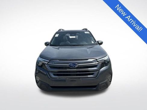 Used 2025 Subaru Forester Premium AWD/4WD image 2