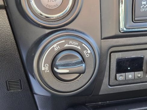 Used 2018 Nissan Titan SL w/ Midnight Edition AWD/4WD image 32