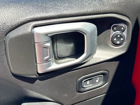 Used 2019 Jeep Wrangler Unlimited Sahara w/ Safety Group AWD/4WD image 13
