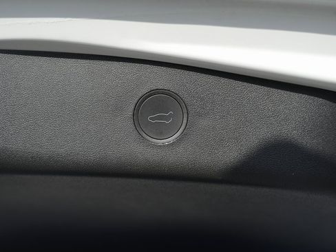 Used 2023 Tesla Model 3 Standard Range image 16