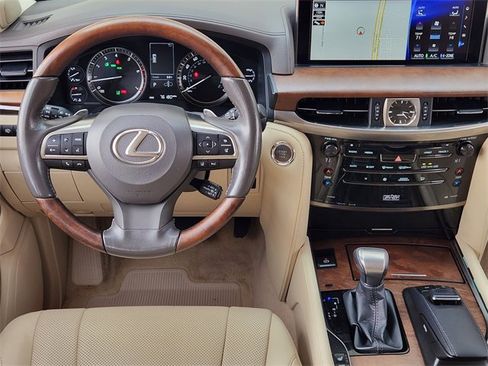 Used 2016 Lexus LX 570 4WD image 27