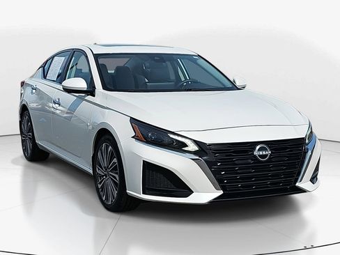 Used 2025 Nissan Altima 2.5 SL image 2