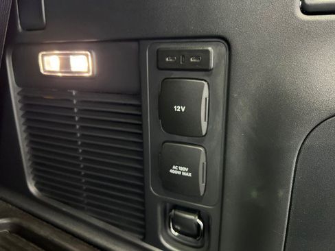 Used 2025 Ford Expedition Tremor image 33