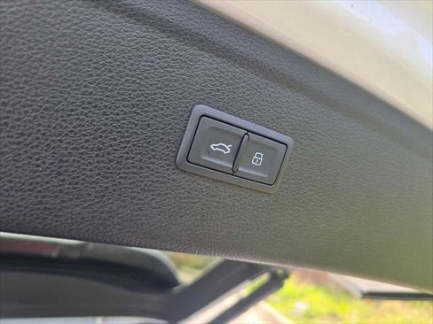 Certified 2025 Audi Q5 2.0T Premium w/ Convenience Plus Package image 18